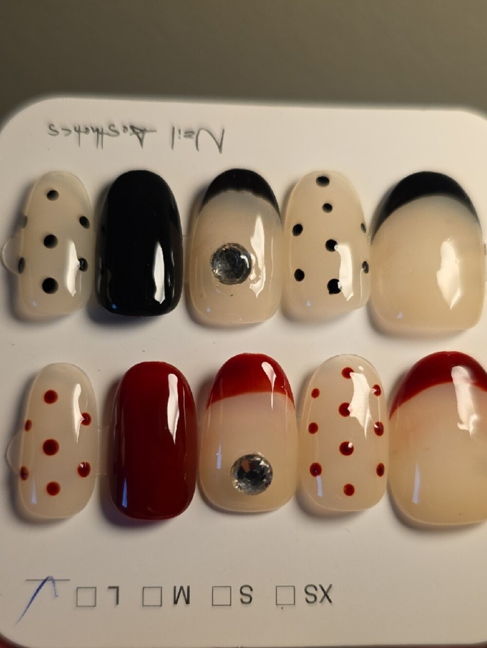 Press-On Nail Set in Red, Black, and Cream - Size Large - Picture 3 of 5